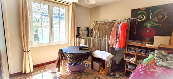 Aux pieds des Cévennes, nichée sur les hauteurs, cette superbe demeure allie harmonie charme, élégance et authenticité. Baignée de lumière, elle vous offre une vue dégagée ainsi qu'un cadre de vie privilégié, propice à la douceur de vivre. Elle est à deux pas de toutes les commodités. 247 m² sur 2 niveaux (plus combles et rez-de-jardin), cette maison vous propose de beaux volumes avec sa pièce de vie de 100 m² environ, cuisine ouverte, salon, espace détente, ouvrant sur l'extérieur, sur la piscine également (8 m x 4 m profondeur 1,5 m, avec douche et WC). La partie nuit se compose de 6 chambres, idéales pour accueillir et recevoir en toute sérénité. 1 salle d'eau avec WC au niveau 1 et 1 salle de bains avec WC séparé au niveau 2. Buanderie. Vous avez la possibilité de transformer les espaces du niveau 0 à votre guise, studio, atelier, sauna... ainsi que les combles. Pompe à chaleur, double vitrage, fibre, toiture en bon état. Le terrain en restanques de 1610 m², soigneusement aménagé vous offre de beaux espaces vous invitant à la détente dans un environnement préservé. Portail électrique, 2 garages. Propriété de caractère offrant espace, confort, au pieds de nos belles Cévennes, dans une atmosphère rare. Contactez moi, j'ai hâte de vous la faire découvrir !
At the foothills of the Cévennes, perched on elevated ground, this magnificent property combines charm, elegance, harmony, and authenticity. Bathed in natural light, it offers open views and an exceptional living environment, ideal for a peaceful lifestyle. Conveniently located just moments from all amenities, this 247 m² home is spread over two levels (plus attic space and a garden level). The house features generous living spaces, including an approximately 100 m² open-plan living area with a kitchen, lounge, and relaxation space opening directly onto the outdoors and the swimming pool (8 m x 4 m, 1.5 m deep, with an outdoor shower and WC). The sleeping area comprises six bedrooms, perfect for accommodating family and guests in complete comfort. There is one shower room with WC on the first level and one bathroom with a separate WC on the second level. A laundry room is also included. The garden-level spaces can be adapted to suit your needs and could be transformed into a studio, workshop, sauna, or other leisure areas, as can the attic space. The property benefits from a heat pump, double glazing, fibre-optic internet, and a roof in good condition. The beautifully landscaped 1,610 m² terraced plot offers attractive outdoor spaces dedicated to relaxation in a preserved natural setting. Additional features include an electric gate and two garages. A character-filled property offering space, comfort, and tranquillity at the foot of the beautiful Cévennes Mountains, in a truly unique atmosphere. Contact me today—I would be delighted to show you this exceptional home.