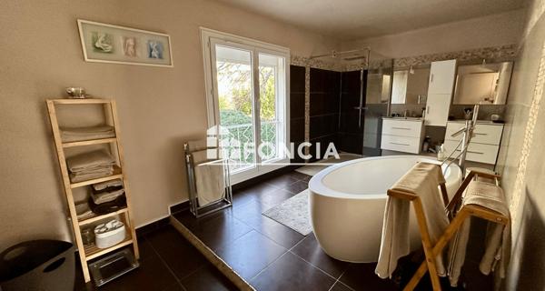 À vendre Maison 6 pièces 249 m² - Aix-en-provence 13090