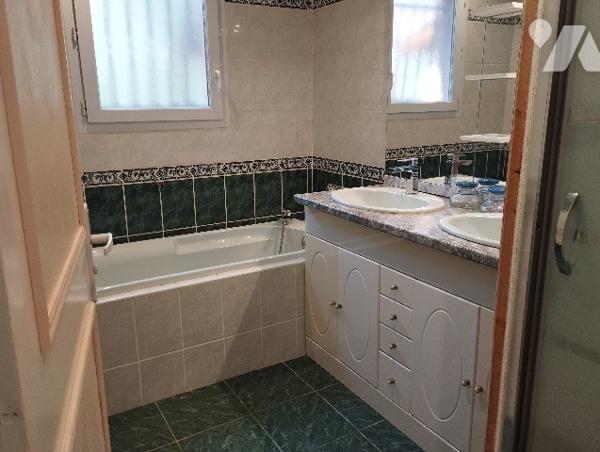 A vendre Montesquieu Volvestre belle villa en parfait état sur 2432m² joliment arboré