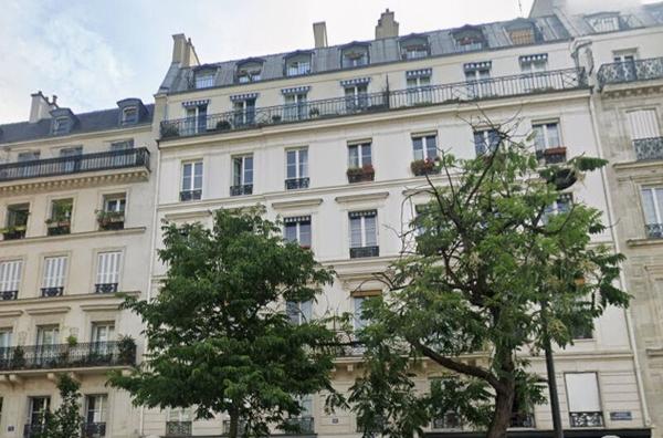 Métro Voltaire / Avenue Parmentier -Face à la Mairie du 11ème arrondissement