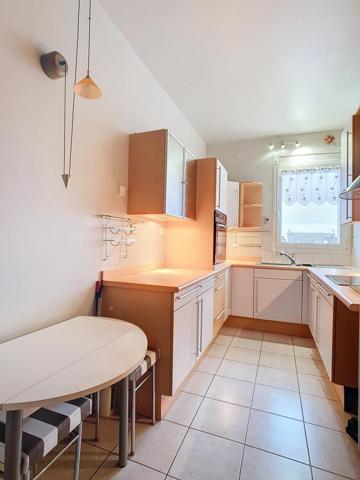 Très au calme, T3/4 de 83 m² baigné de lumière