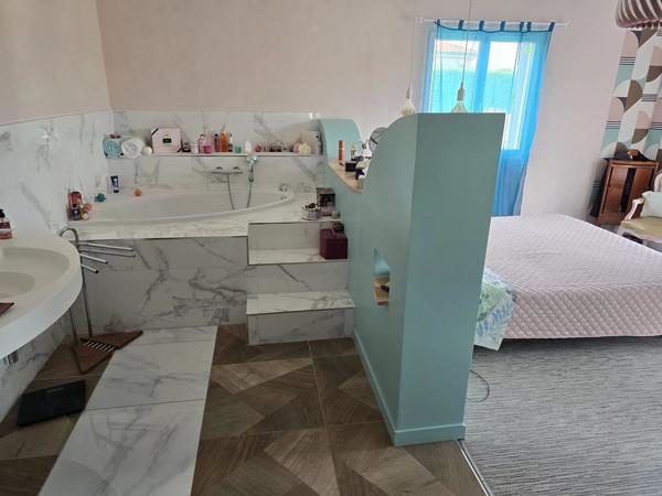 Vente                                                      Maison
                        
                     7 pièces                      222 m2                     à Frugerès-les-Mines