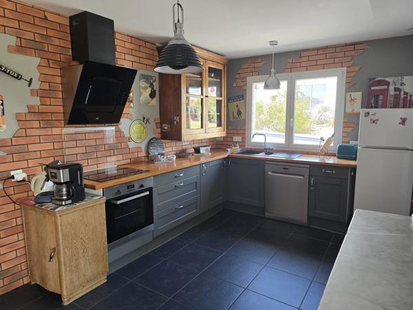 Vente                                                      Maison
                        
                     7 pièces                      222 m2                     à Frugerès-les-Mines
