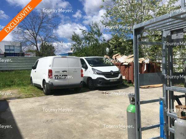 A LOUER BATIMENT D'ACTIVITES DE 466 M² SUR TERRAIN PRIVATIF