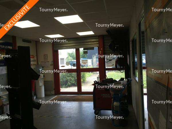 A LOUER BATIMENT D'ACTIVITES DE 466 M² SUR TERRAIN PRIVATIF