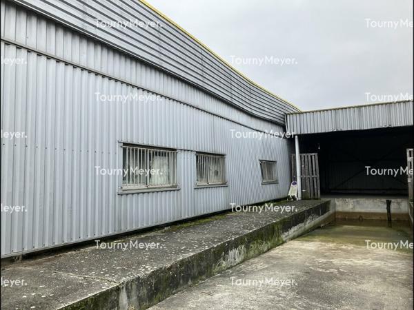 A LOUER-BORDEAUX NORD-BATIMENT INDUSTRIEL DE 2 853 M²-TERRAIN PRIVATIF