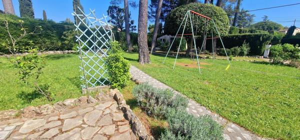 MOUGINS MAISON 104 M2 SUR UN TERRAIN DE 1560 M2