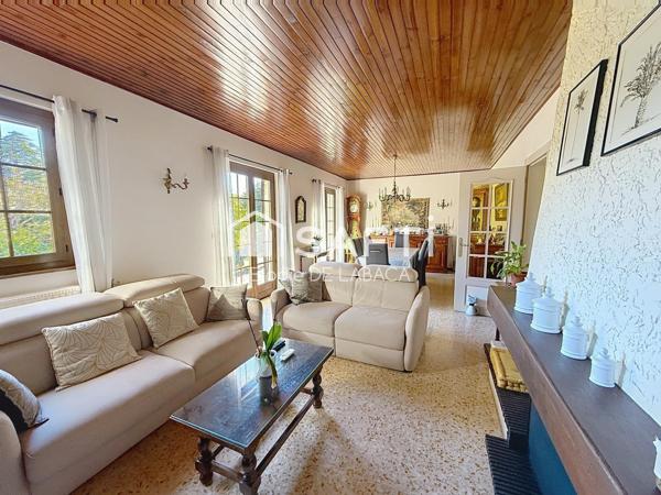 MOUGINS MAISON 104 M2 SUR UN TERRAIN DE 1560 M2