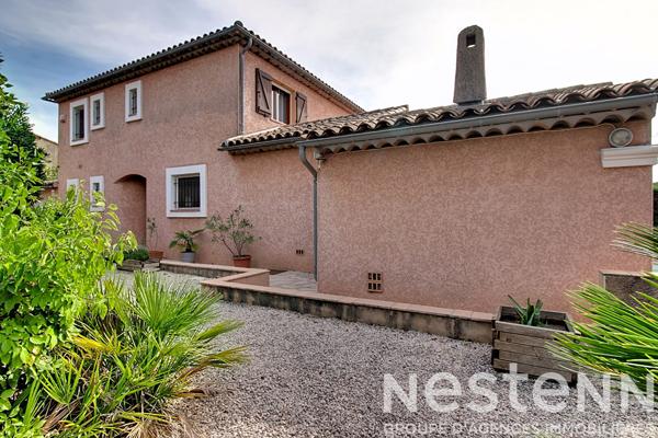 A VENDRE - Maison Vidauban 5 pièces 123m2, piscine , garage  , sous sol  et cave.