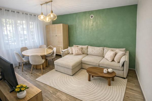 🏡 À vendre – Appartement à Metz

Appartement de 39,70 m², idéalement situé à 7 minutes à pied de la gare, dans un quartier recherché, proche du Muse, du Centre Pompidou et des Arènes.
Accès à l'autoroute rapidement.

Ce bien se compose:
- Un salon / salle à manger lumineux
- Une cuisine fonctionnelle
- Une chambre confortable
- Une salle de bain
- Une cave

Cet appartement offre un cadre de vie pratique et agréable, parfait pour un premier achat ou un investissement locatif.
Façade de l'immeuble refaite en 2015 et commun en début d'année.