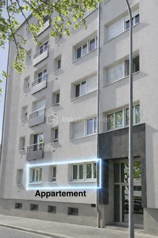 🏡 À vendre – Appartement à Metz

Appartement de 39,70 m², idéalement situé à 7 minutes à pied de la gare, dans un quartier recherché, proche du Muse, du Centre Pompidou et des Arènes.
Accès à l'autoroute rapidement.

Ce bien se compose:
- Un salon / salle à manger lumineux
- Une cuisine fonctionnelle
- Une chambre confortable
- Une salle de bain
- Une cave

Cet appartement offre un cadre de vie pratique et agréable, parfait pour un premier achat ou un investissement locatif.
Façade de l'immeuble refaite en 2015 et commun en début d'année.