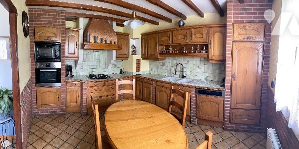 Commune de POIX DE PICARDIE, Hameau de Frocourt, sur un terrain aménagé de 2329m², un pavillon