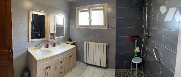 Commune de POIX DE PICARDIE, Hameau de Frocourt, sur un terrain aménagé de 2329m², un pavillon