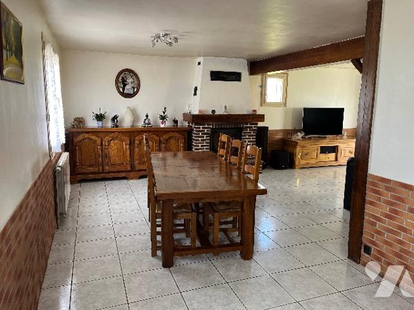 Commune de POIX DE PICARDIE, Hameau de Frocourt, sur un terrain aménagé de 2329m², un pavillon