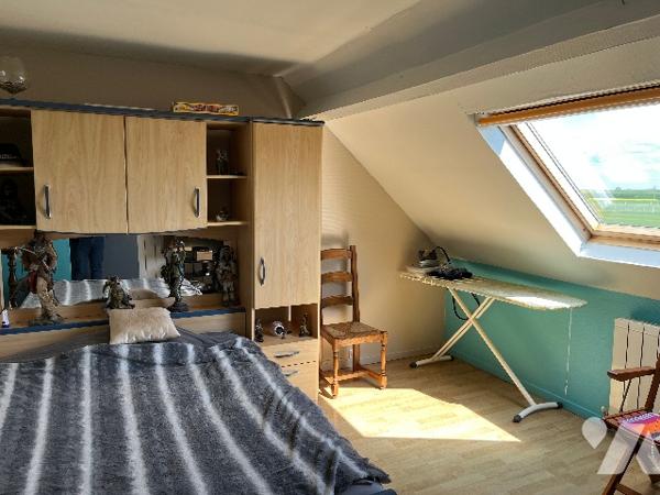 Commune de POIX DE PICARDIE, Hameau de Frocourt, sur un terrain aménagé de 2329m², un pavillon