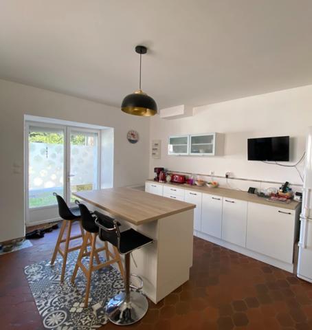 Charras - Maison 131 m² avec grange située sur une impasse