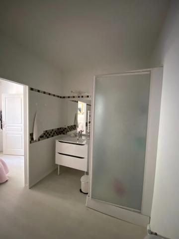 Charras - Maison 131 m² avec grange située sur une impasse