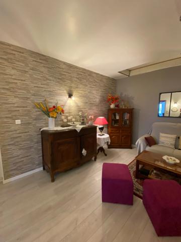 Charras - Maison 131 m² avec grange située sur une impasse