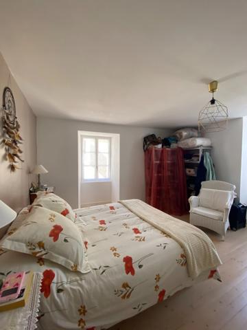 Charras - Maison 131 m² avec grange située sur une impasse