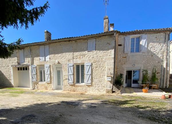 Charras - Maison 131 m² avec grange située sur une impasse