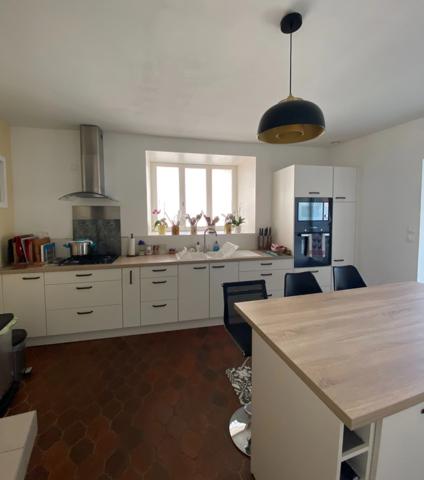 Charras - Maison 131 m² avec grange située sur une impasse