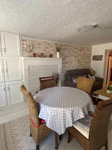 Charras - Maison 131 m² avec grange située sur une impasse