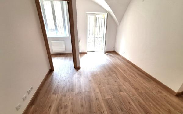 Immeuble à vendre    7 pièces • 123 m2 Saint-Laurent-du-Var