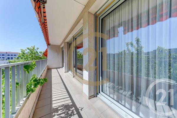 Appartement T4 à vendre  4 pièces - 100 m 2   LYON  - 69006
