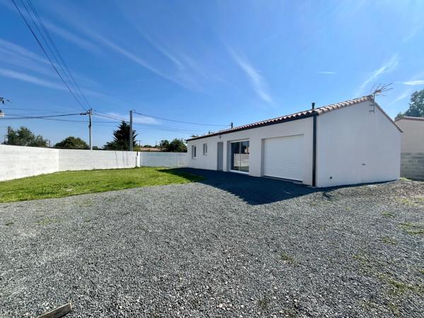 MOUTIERS SUR LAY 85 AU CALME VILLA PLAIN PIED GRAND CONFORT 3 CHAMBRES AVEC DEPENDANCES SUR 620M² CLOS