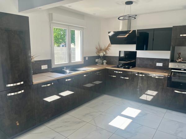 MOUTIERS SUR LAY 85 AU CALME VILLA PLAIN PIED GRAND CONFORT 3 CHAMBRES AVEC DEPENDANCES SUR 620M² CLOS