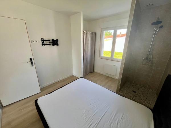 MOUTIERS SUR LAY 85 AU CALME VILLA PLAIN PIED GRAND CONFORT 3 CHAMBRES AVEC DEPENDANCES SUR 620M² CLOS