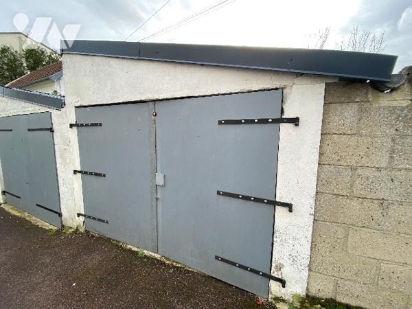 CAEN RIVE DROITE - DEUX MAISONS MITOYENNES A RENOVER -