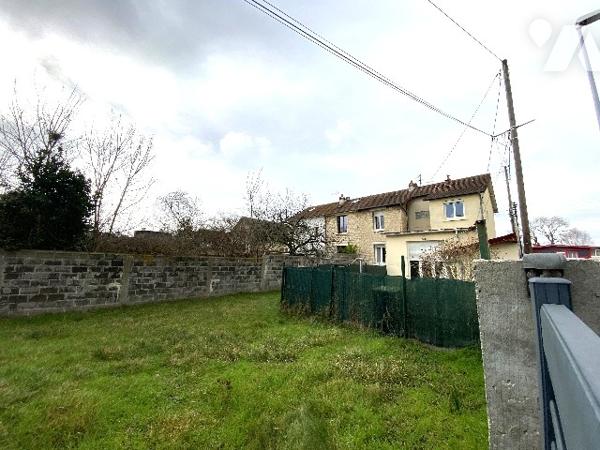 CAEN RIVE DROITE - DEUX MAISONS MITOYENNES A RENOVER -