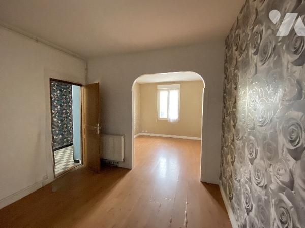 CAEN RIVE DROITE - DEUX MAISONS MITOYENNES A RENOVER -