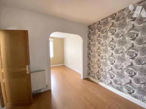 CAEN RIVE DROITE - DEUX MAISONS MITOYENNES A RENOVER -