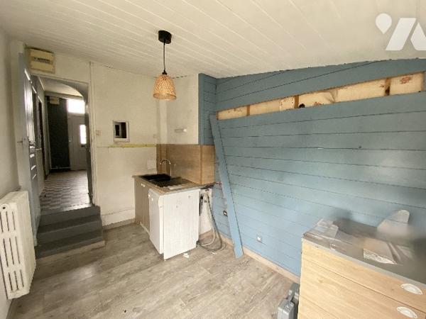 CAEN RIVE DROITE - DEUX MAISONS MITOYENNES A RENOVER -