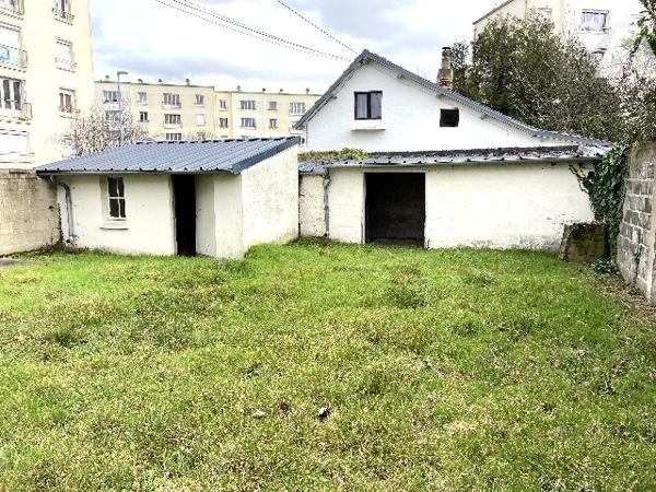 CAEN RIVE DROITE - DEUX MAISONS MITOYENNES A RENOVER -