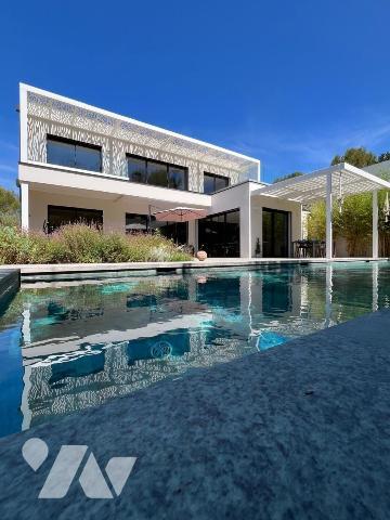 CASTELNAU-LE-LEZ Villa contemporaine T6 avec garage piscine et terrain attenant