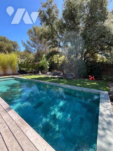 CASTELNAU-LE-LEZ Villa contemporaine T6 avec garage piscine et terrain attenant