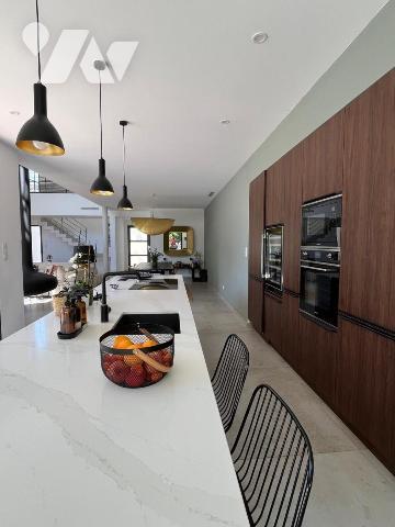 CASTELNAU-LE-LEZ Villa contemporaine T6 avec garage piscine et terrain attenant