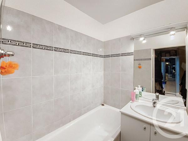 Appartement F4 à vendre  4 pièces - 75,91 m2 ST DENIS - 93