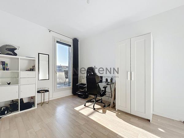 Appartement VAL POMPADOUR (limite CRETEIL) 3 pièces dernier étage avec terrasse!