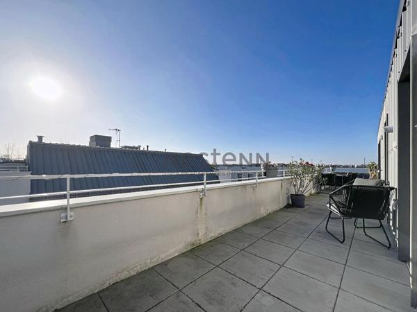 Appartement VAL POMPADOUR (limite CRETEIL) 3 pièces dernier étage avec terrasse!