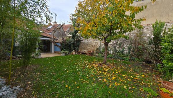 Une maison ou 2 appartements avec jardin !!!