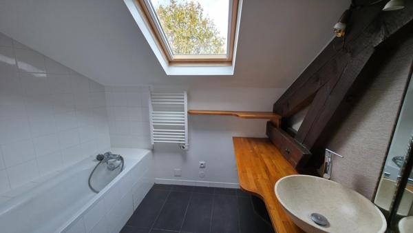 Une maison ou 2 appartements avec jardin !!!