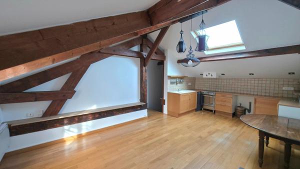 Une maison ou 2 appartements avec jardin !!!