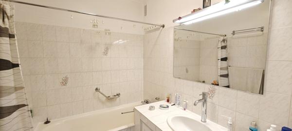 Lumineux et spacieux appartement F3 à 6 minutes à pied de la gare.