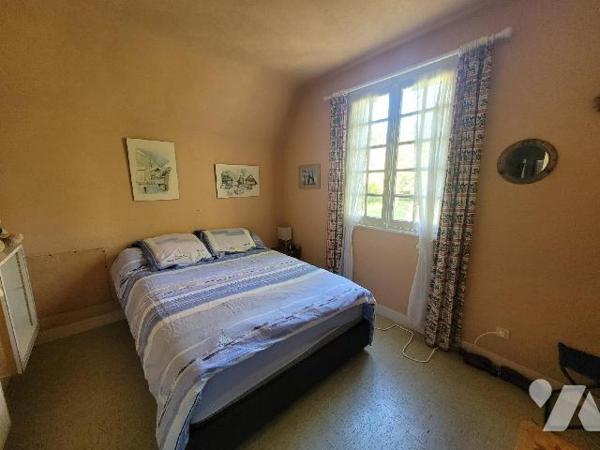 Une maison situé sur le secteur de Dinard à 2km de la plage du prieuré, cette maison comprend :...