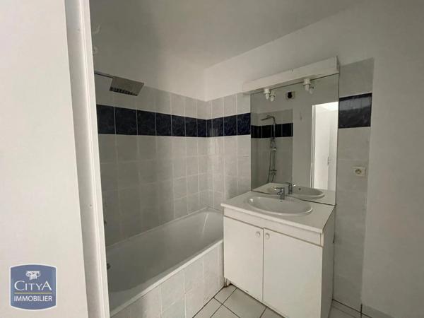 Appartement à louer 3 pièces 64.25m² Lons (64140)