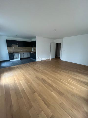Location Appartement 5 pièces 101.6 m² - Rueil Malmaison 92500